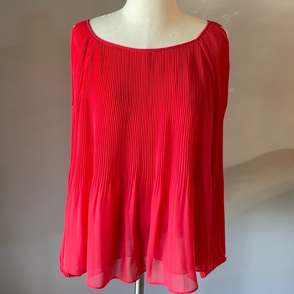 NWOT INC women’s pleated relaxed fit cold shoulder blouse. Bell sleeves. Size L